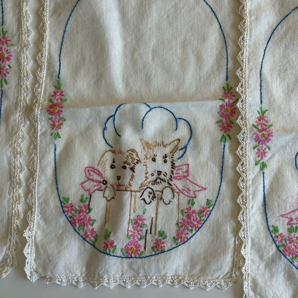 PRISTINE Vintage Scottie Dog Linens Embroidery Hanky Doily
